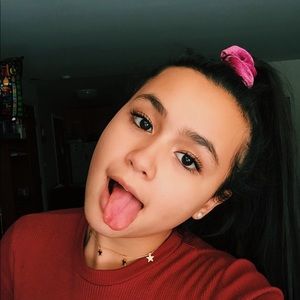 Meet your Posher, Carolina